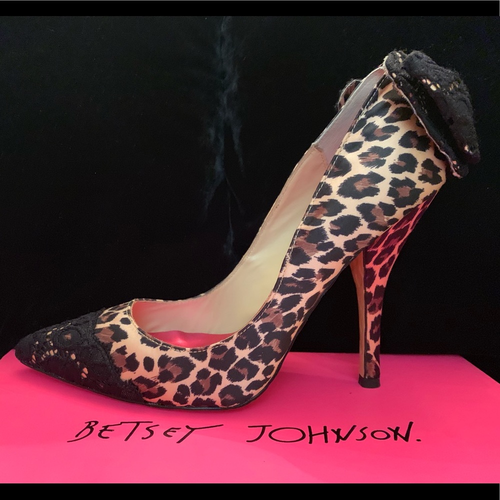 BETSEY JOHNSON Leopard & Lace Pumps Size 9-1/2